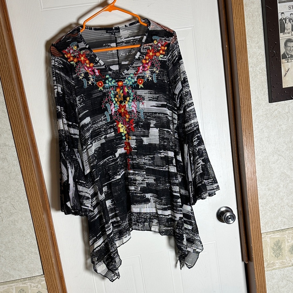 Chic Black and White Blouse with Vibrant Embroidery